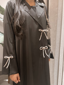 Bows Abaya in Black